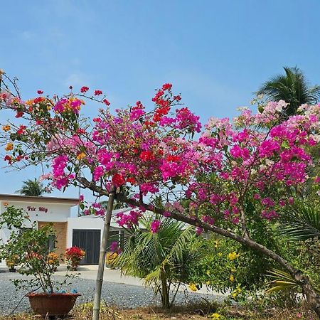 Nha Nghi Truc May Ben Tre Exteriör bild